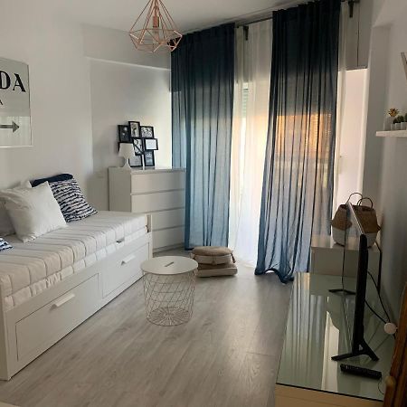 Acogedor Estudio En Primera Linea De Playa Benalmádena Exteriér fotografie